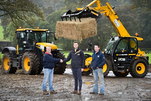 JCB SUPPORTS FORAGE AID CLEAR-UP WITH LOADALL AND FASTRACS