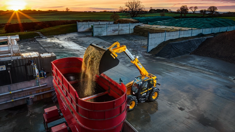 Hero Image - 542-70 1 - Telescopic Handlers - Stage V - Series III -_AGRI_XTRA_DUALTECH