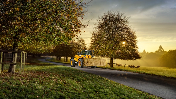 Hero Image - 542-70 2 - Telescopic Handlers - Stage V - Series III - AGRI_XTRA_DUALTECH