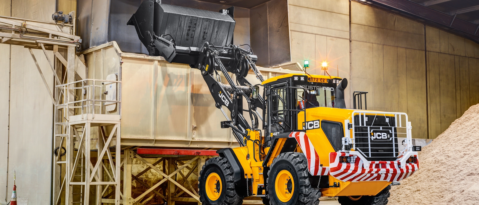 427 Industry Pro lifting material into hopper 