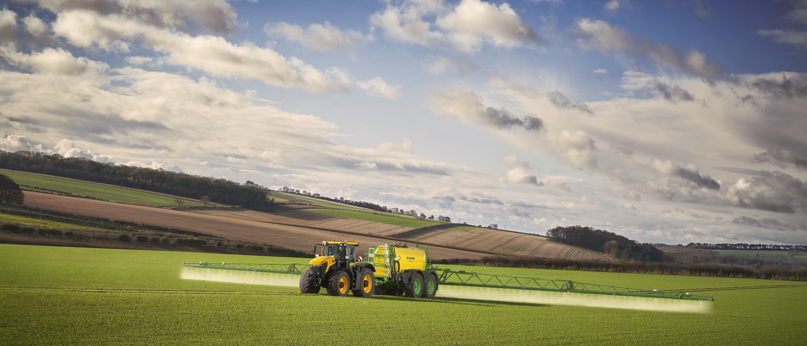 Fastrac 8330 iCON spraying application