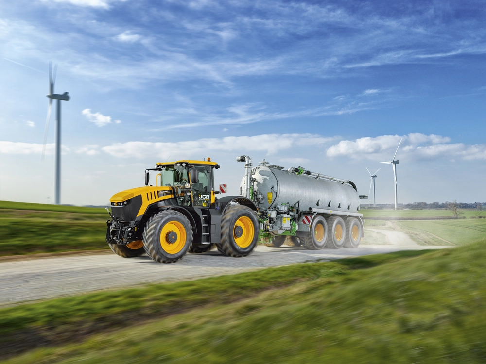 Fastrac 8330 iCON roading while towing 