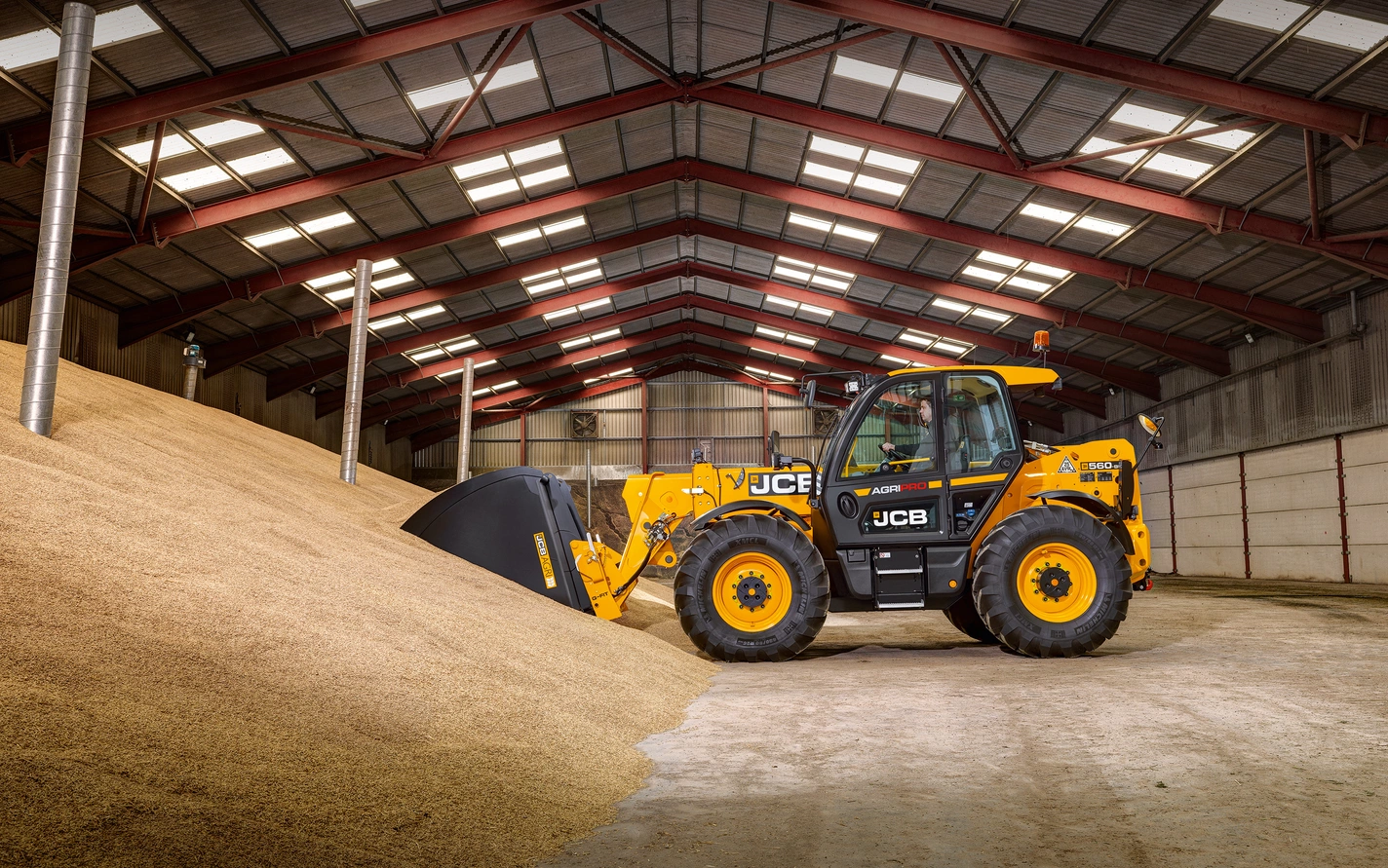 A_THL_560-80_AGRI_PRO_SERIES-III_RED