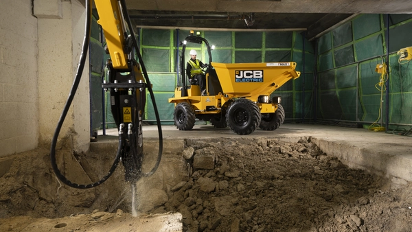 JCB-London-3TE-breaker-Dump-B-main-112