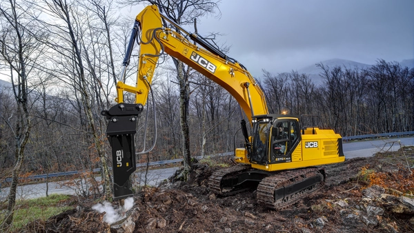 370X with Hydraulic Breaker Master 1 1