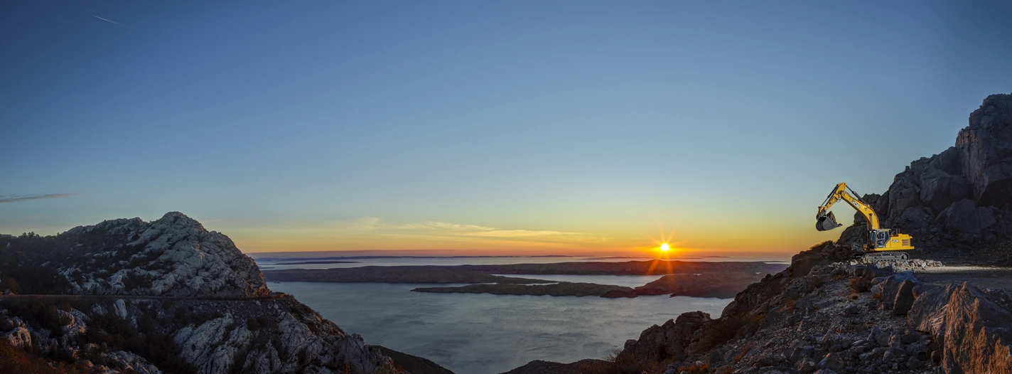 370X Tracked Excavator hero Master 7 Pan