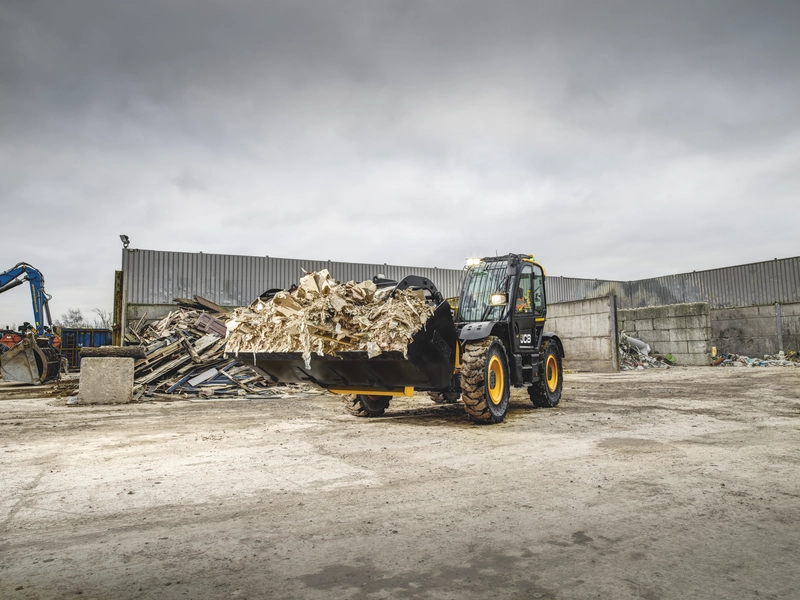 JCB LANZA EL MANIPULADOR TELESCÓPICO GIRATORIO 555-260R