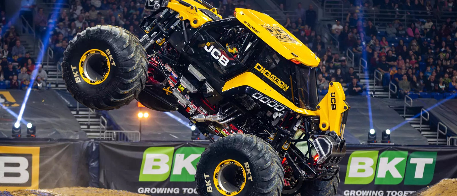 JCB DIGatron 3000x2000