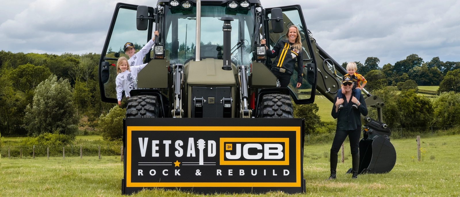 VetsAid Alice, Ann, and family 4CX Photo