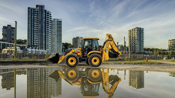 4CX PRO Backhoe Loader P995-B Application 9