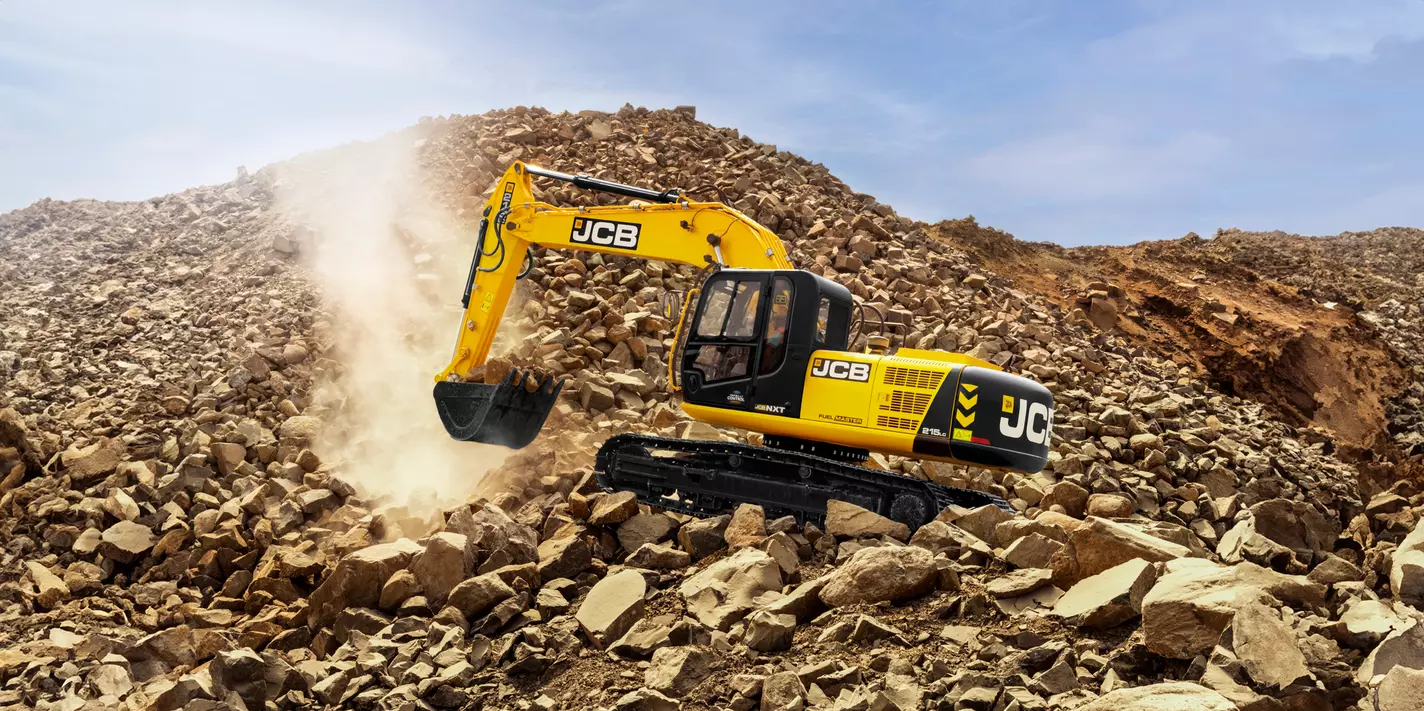 NXT 215LC Fuel Master 0Q4A3897-1 (banner 2666 x 1332)