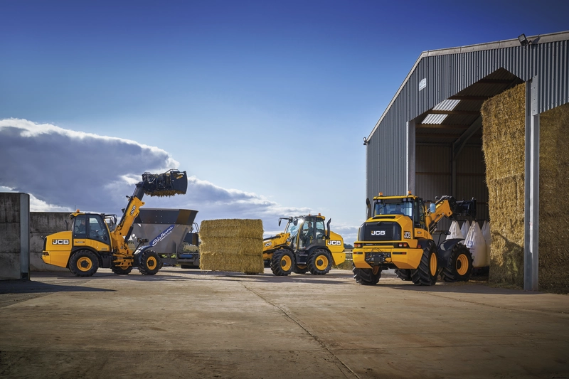 TM280S, TM320S and TM420S working together in a yard