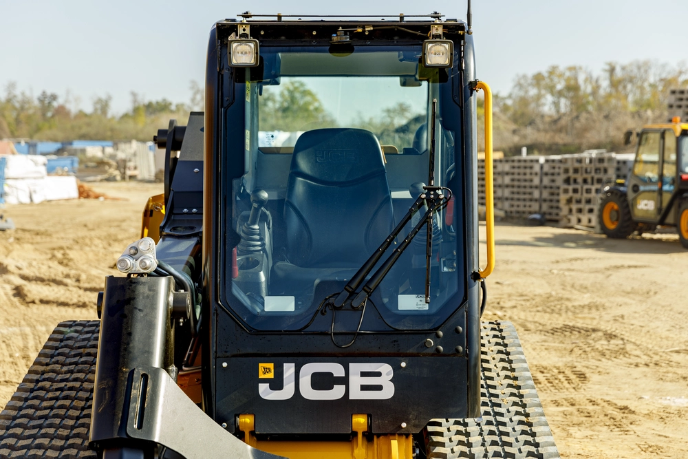 3TS-8T Teleskid Cab Exterior Image 