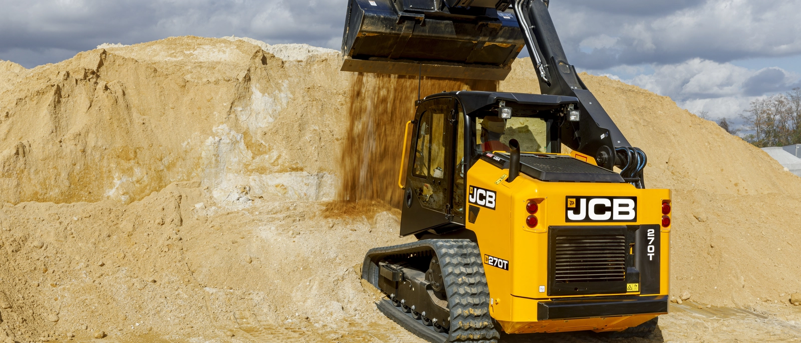 270T Compact Tracked Loader Lifting Application Image