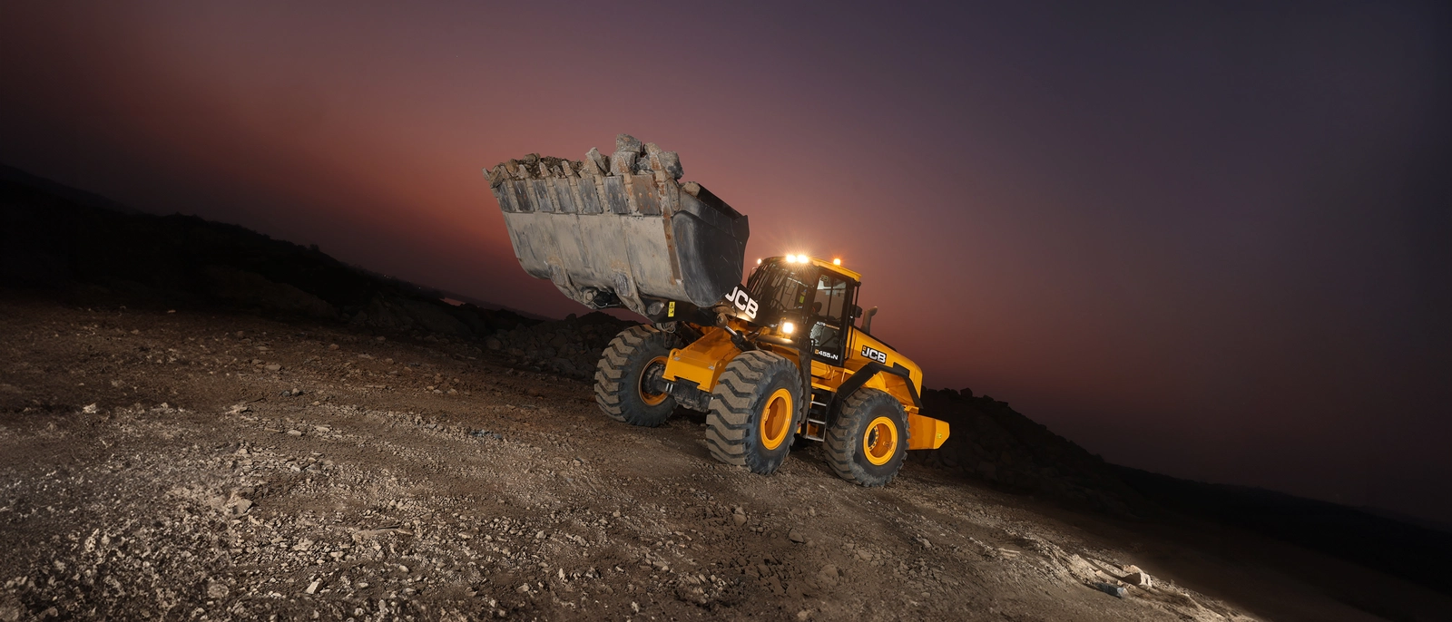 455-5-WHEELED-LOADER-Banner