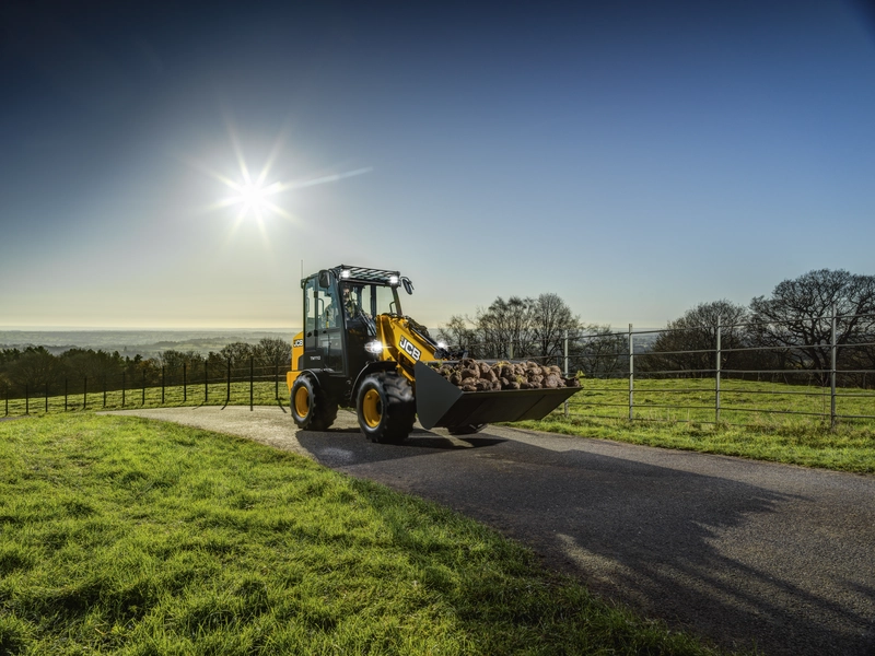 TM110 roading beets in a shovel 