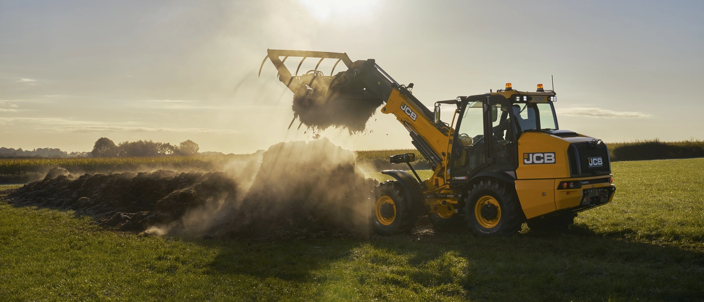TM280S grabbing a muck pile 