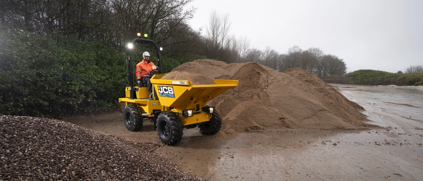 JCB-Rocester-3TE-Loaded-Sand-main-523