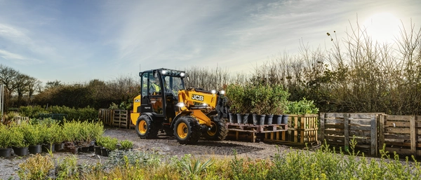 TM110 lifting pallet in landscaping application