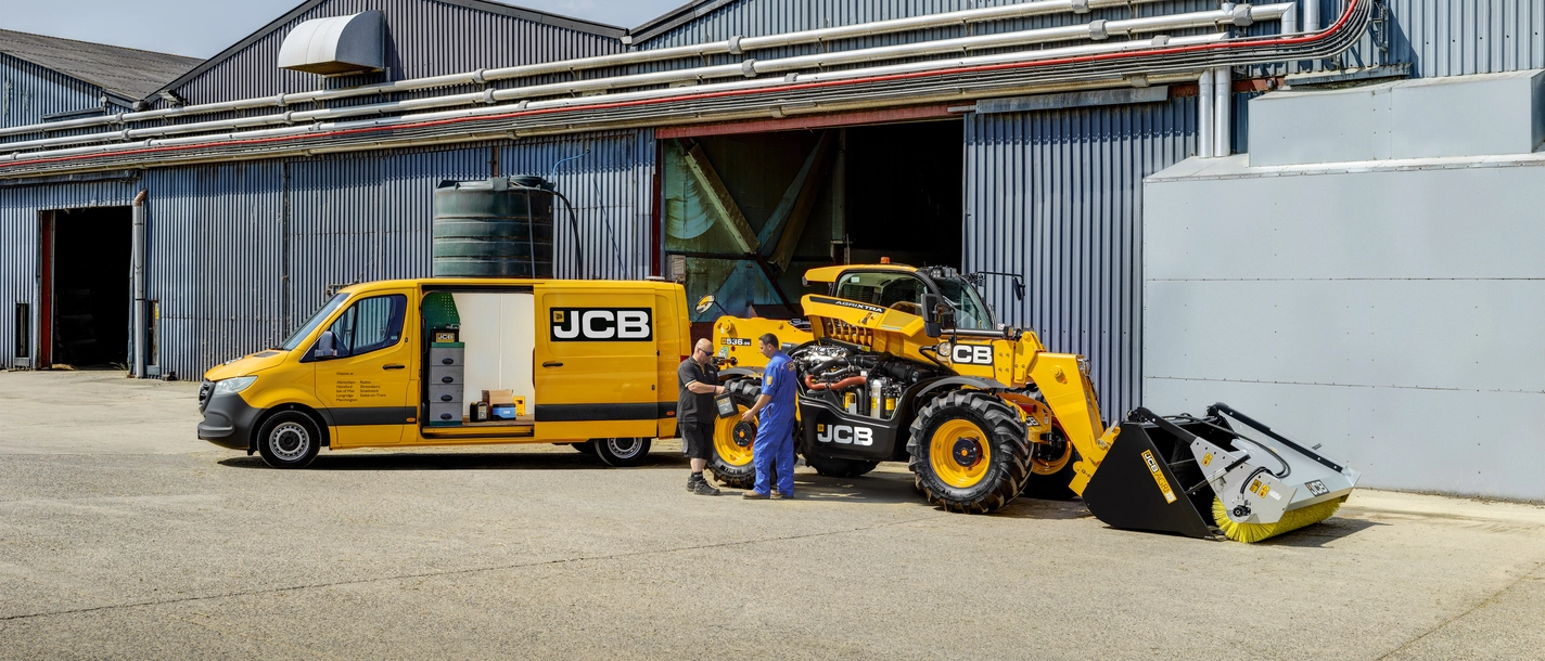 Service_Shot_2_THL_536-95