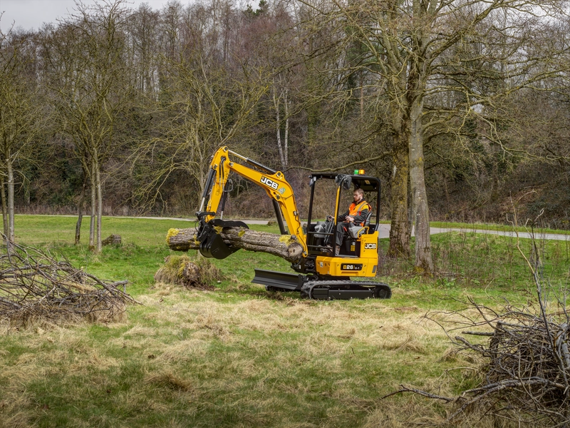 26C - MEX Hydraulic Thumb + GP Bucket - application image