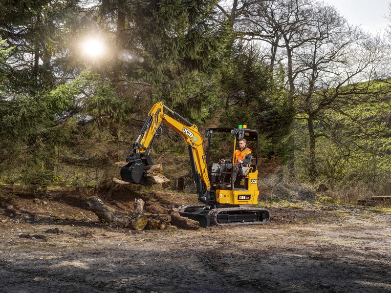 26C - MEX Hydraulic Thumb + GP Bucket - application image