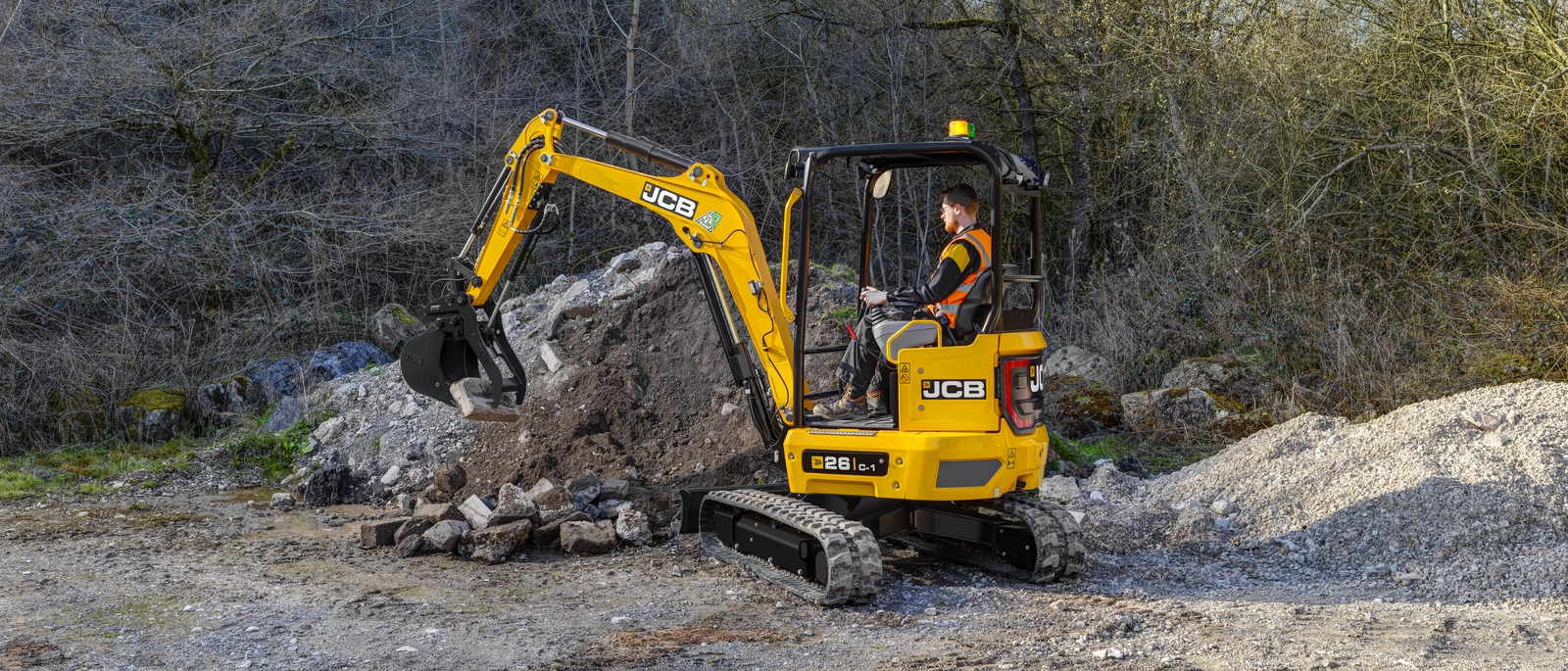 26C - MEX Hydraulic Thumb + GP Bucket - application image