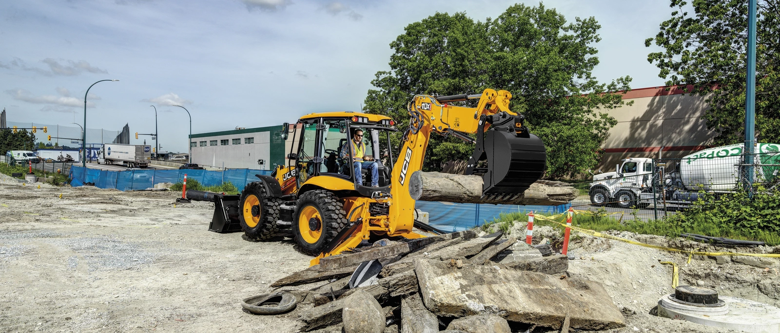 4CX PRO Backhoe Loader P995-B Application 4