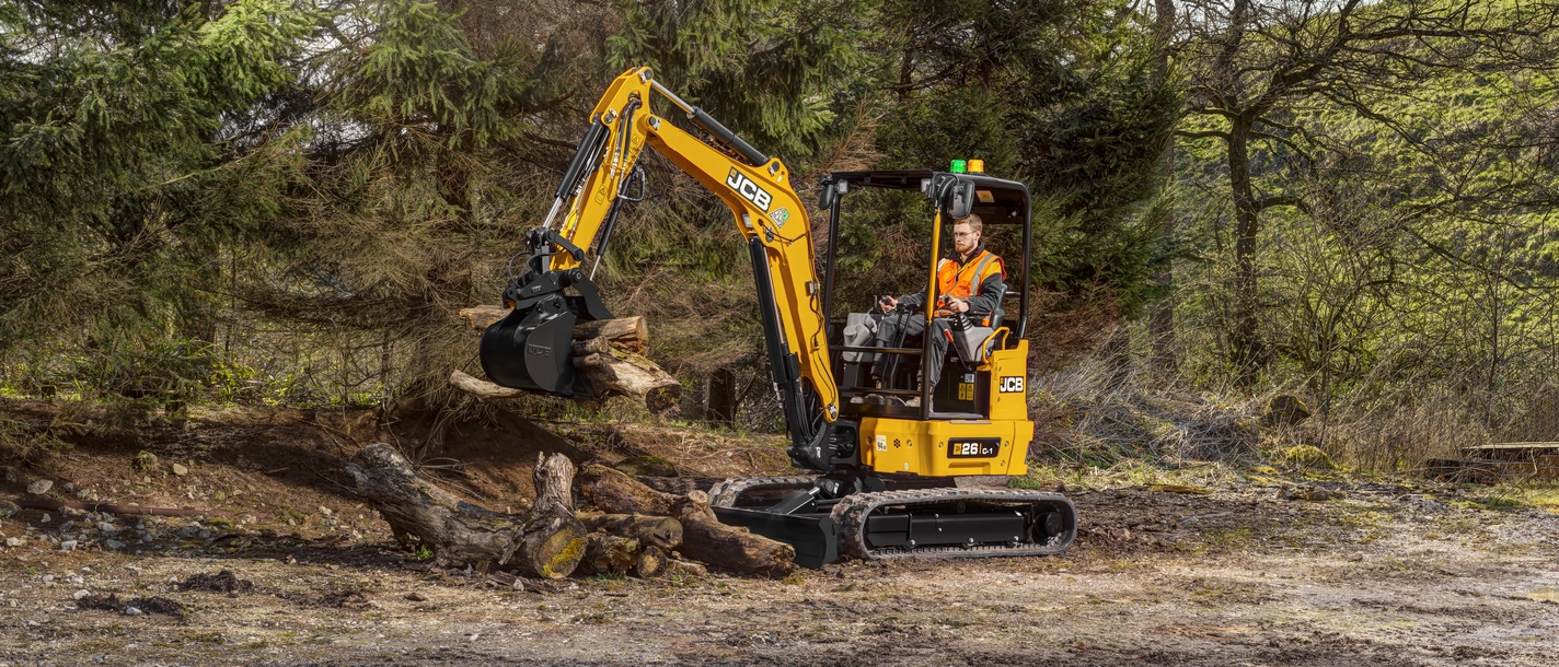 26C - MEX Hydraulic Thumb + GP Bucket - application image