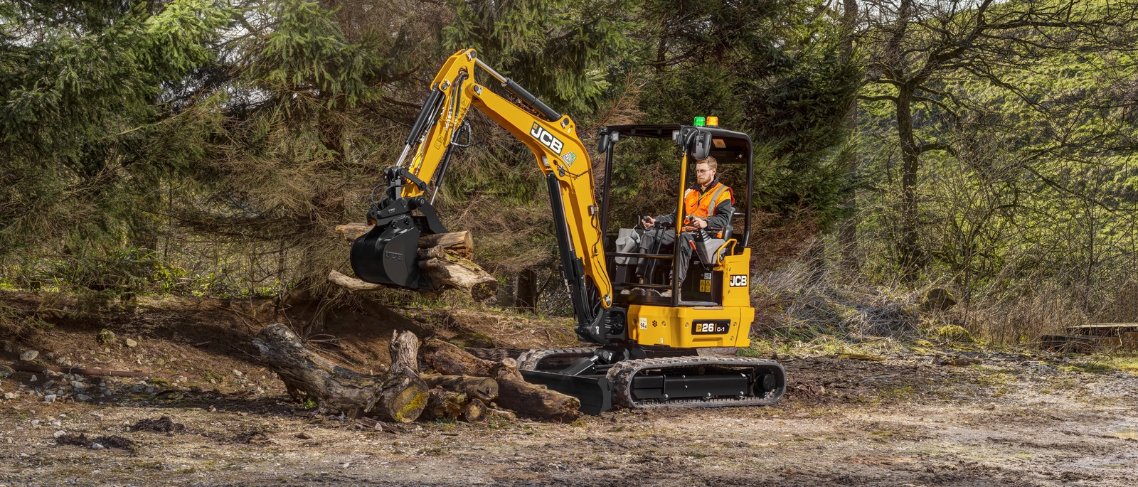 26C - MEX Hydraulic Thumb + GP Bucket - application image