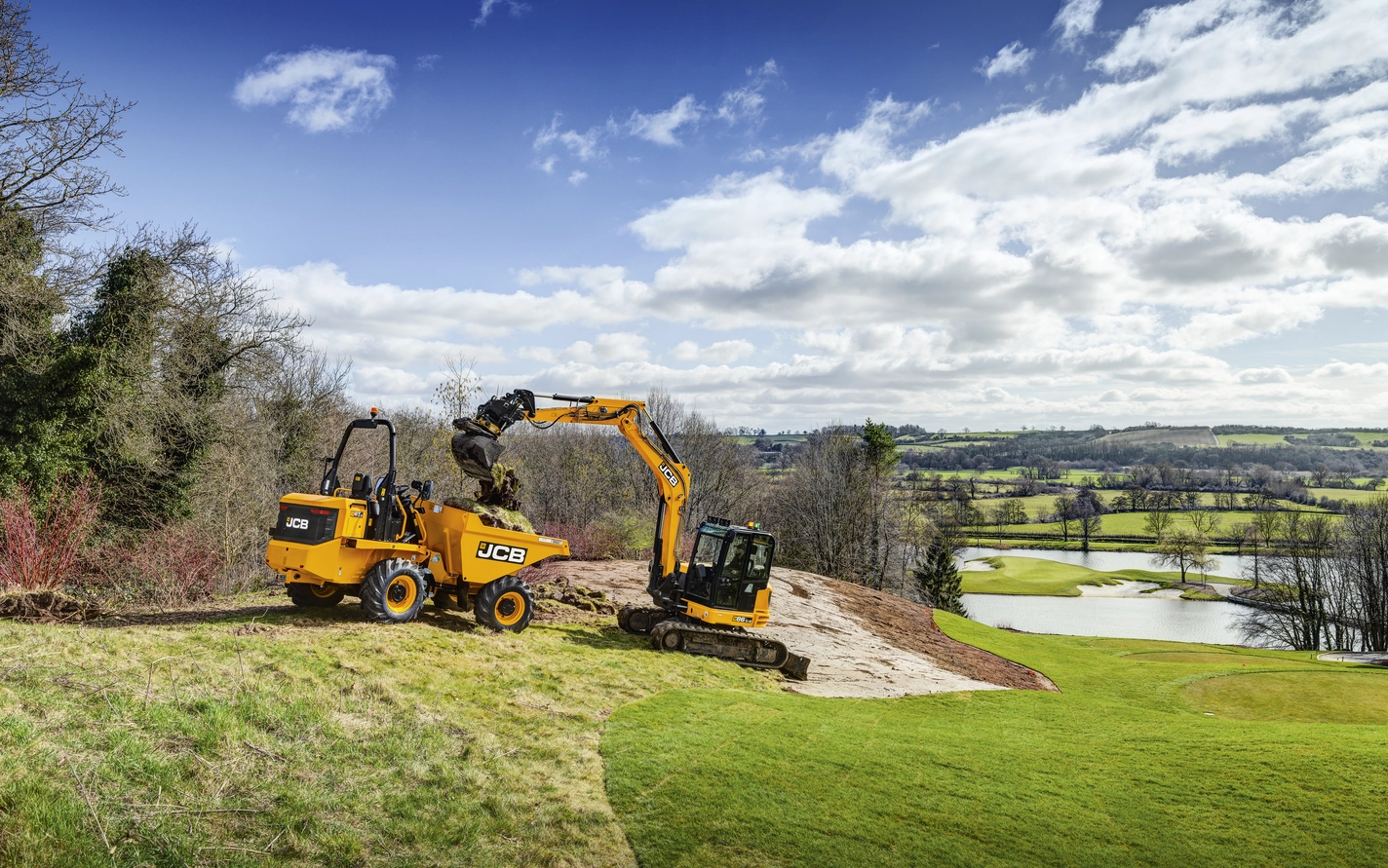 6T Site Dumper Front Tip with 86C Mini Excavator– Application Golf course