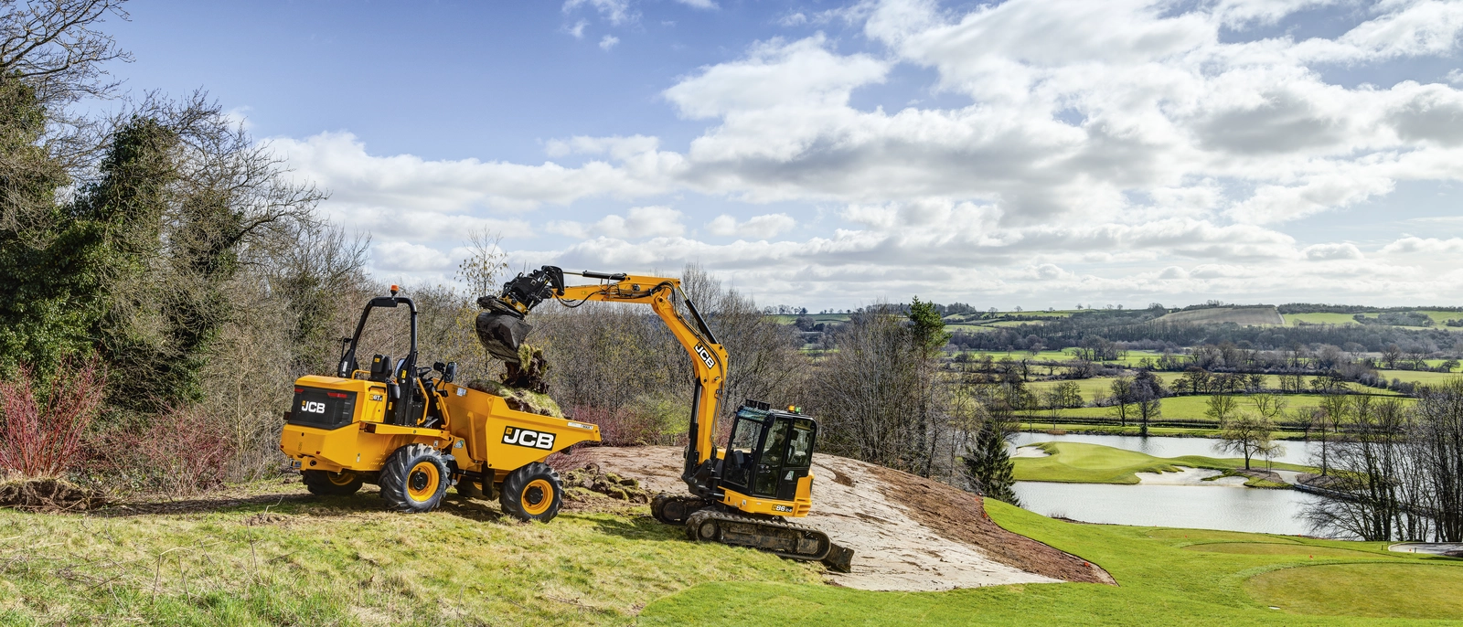 6T Site Dumper Front Tip with 86C Mini Excavator– Application Golf course
