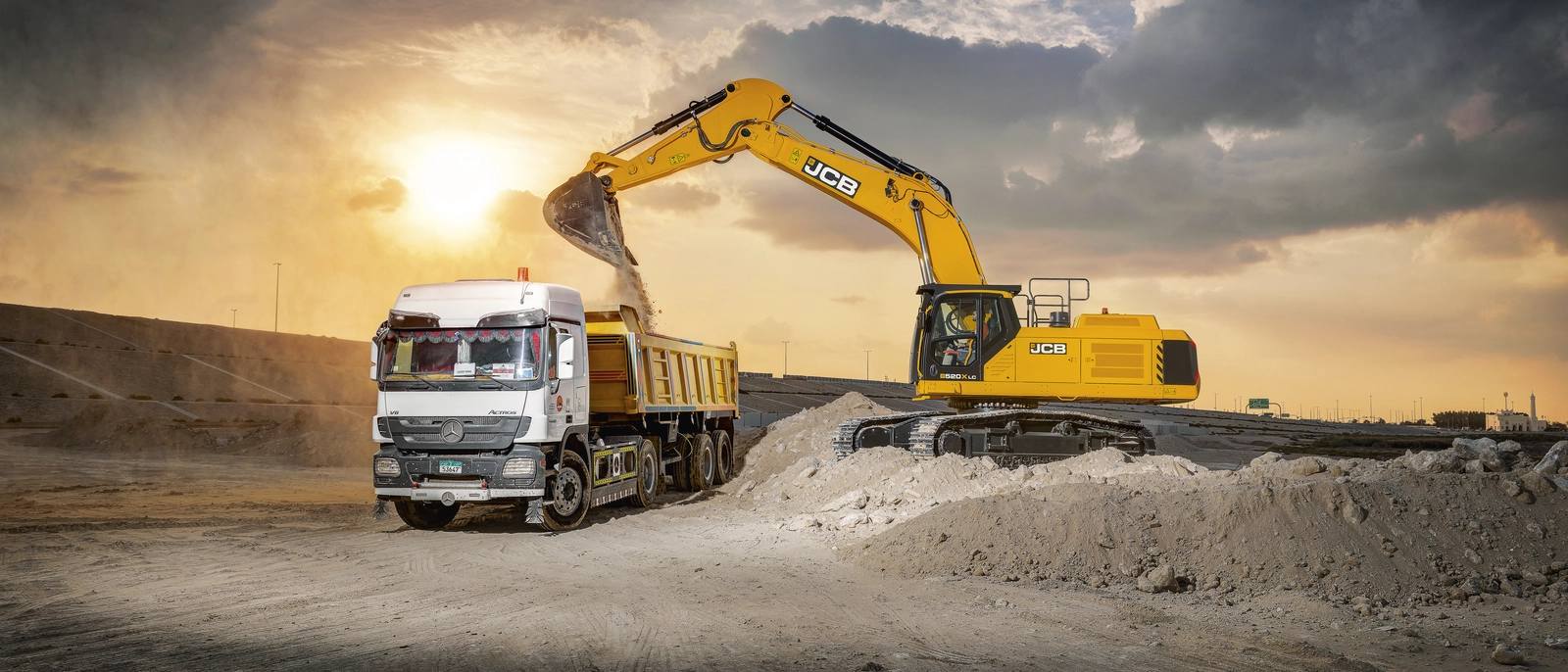 520X - Heavy Excavator -  Non Legislation - Loading