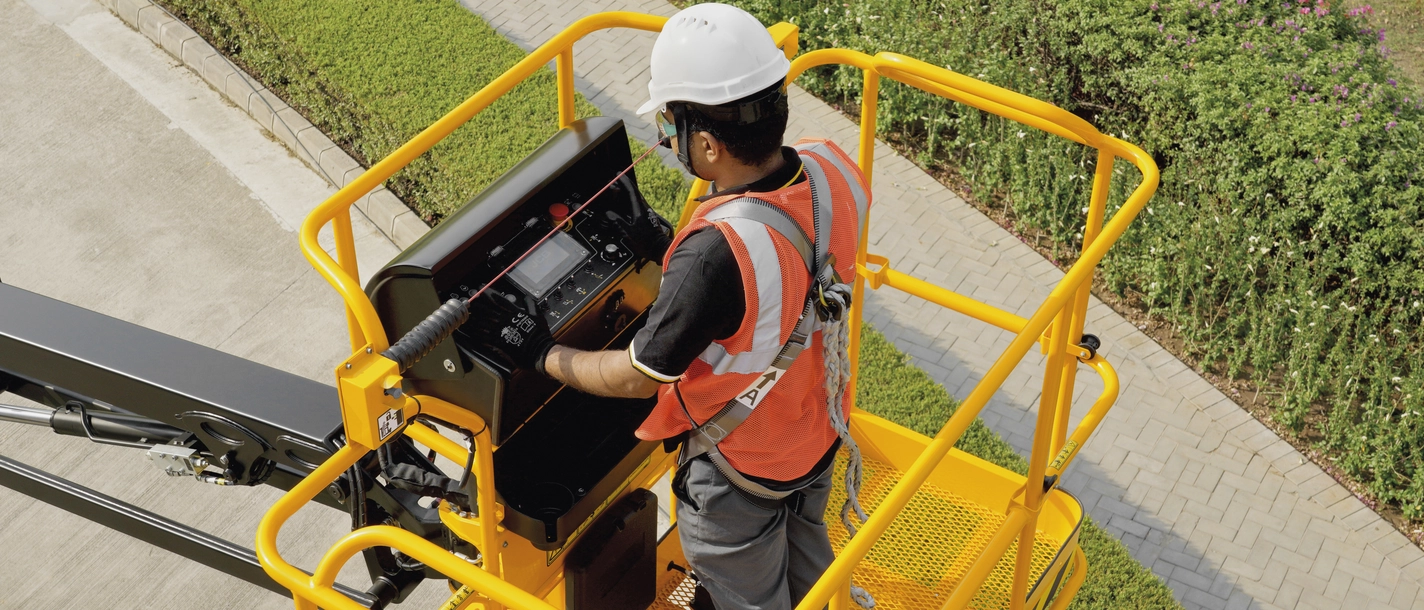 A45E - Articulated Boom - ALTURA B-Shield - application