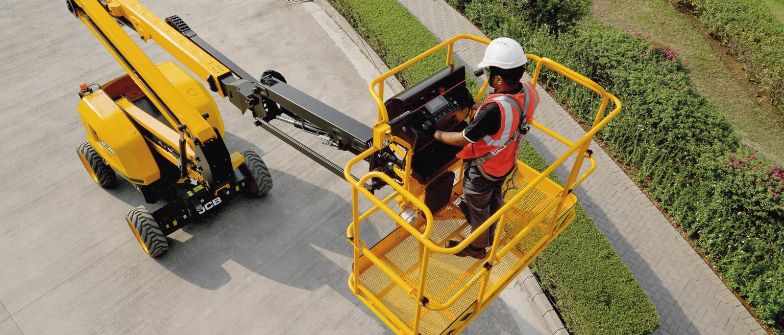 A45E - Articulated Boom - ALTURA B-Shield - application