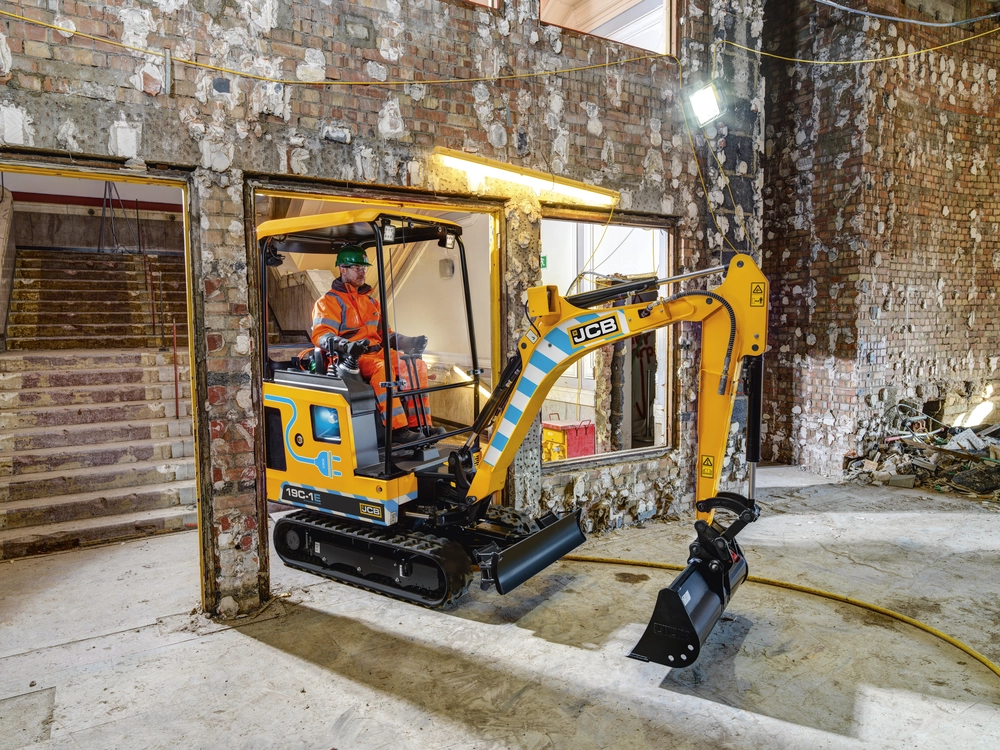 19C-1E Mini Excavator - Electric Long Range - Tracking Across Site