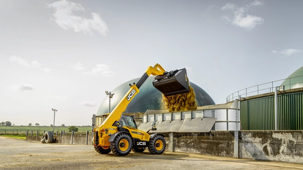 555-70-Agricultural Telescopic Handler-Stage V-Application Imagery