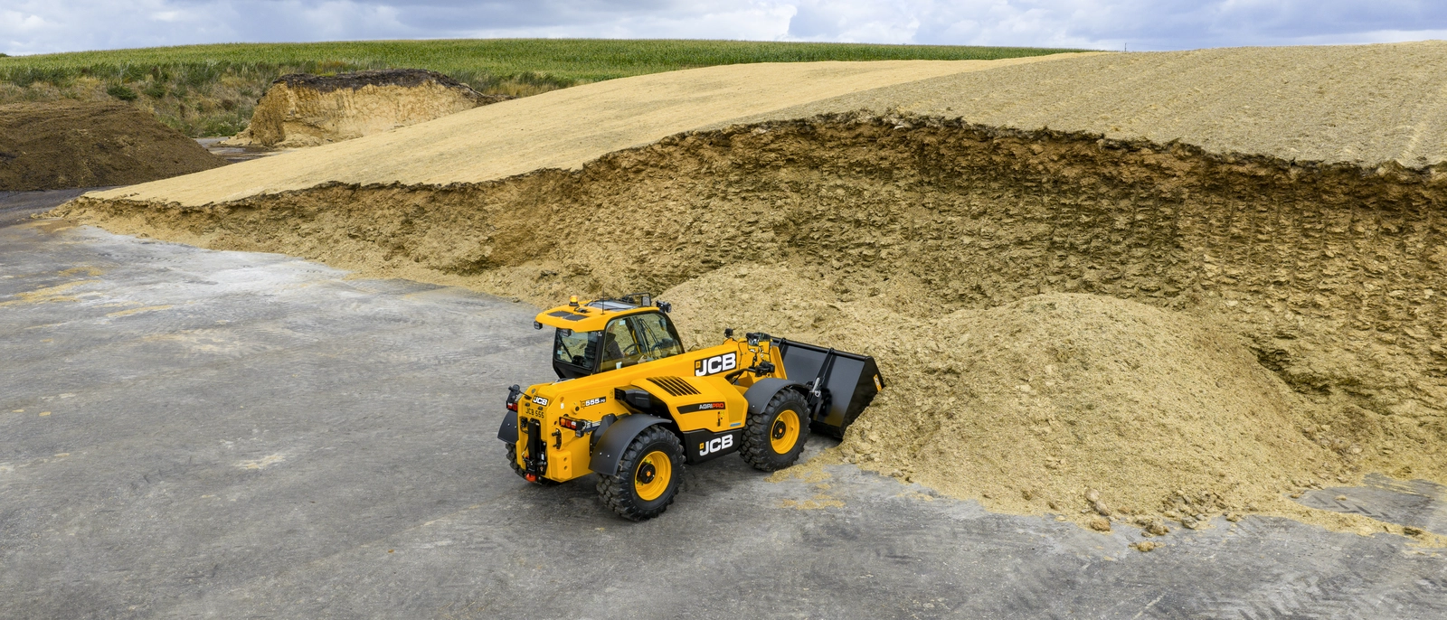 555-70-Agricultural Telescopic Handler-Stage V-Application Imagery