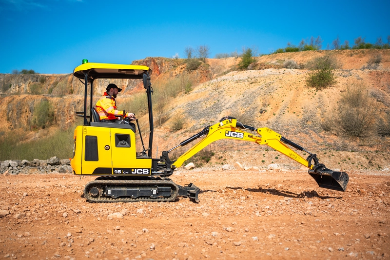 16C-1 - Mini Excavator - Stage V - Application Image