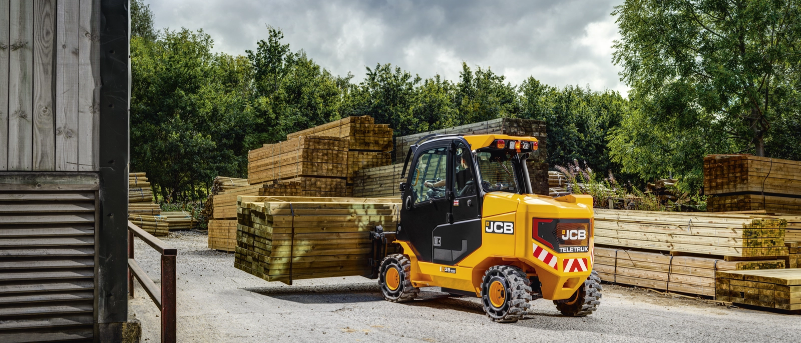 TLT 35-26D - 4X4 - WASTEMASTER - Sawmills Application Imagery