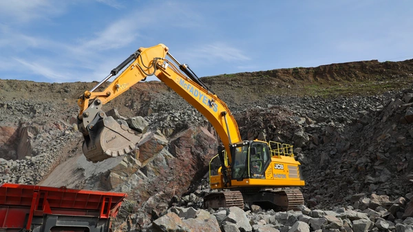 McFadyens Contractors - Tracked Excavator - Blog Image 2