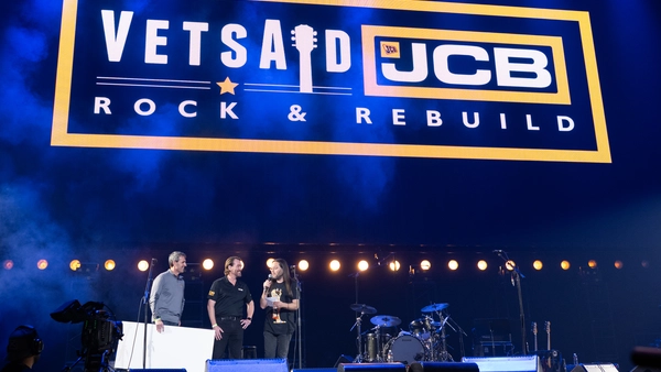  Vetsaid-Front Stage - Concert Photo