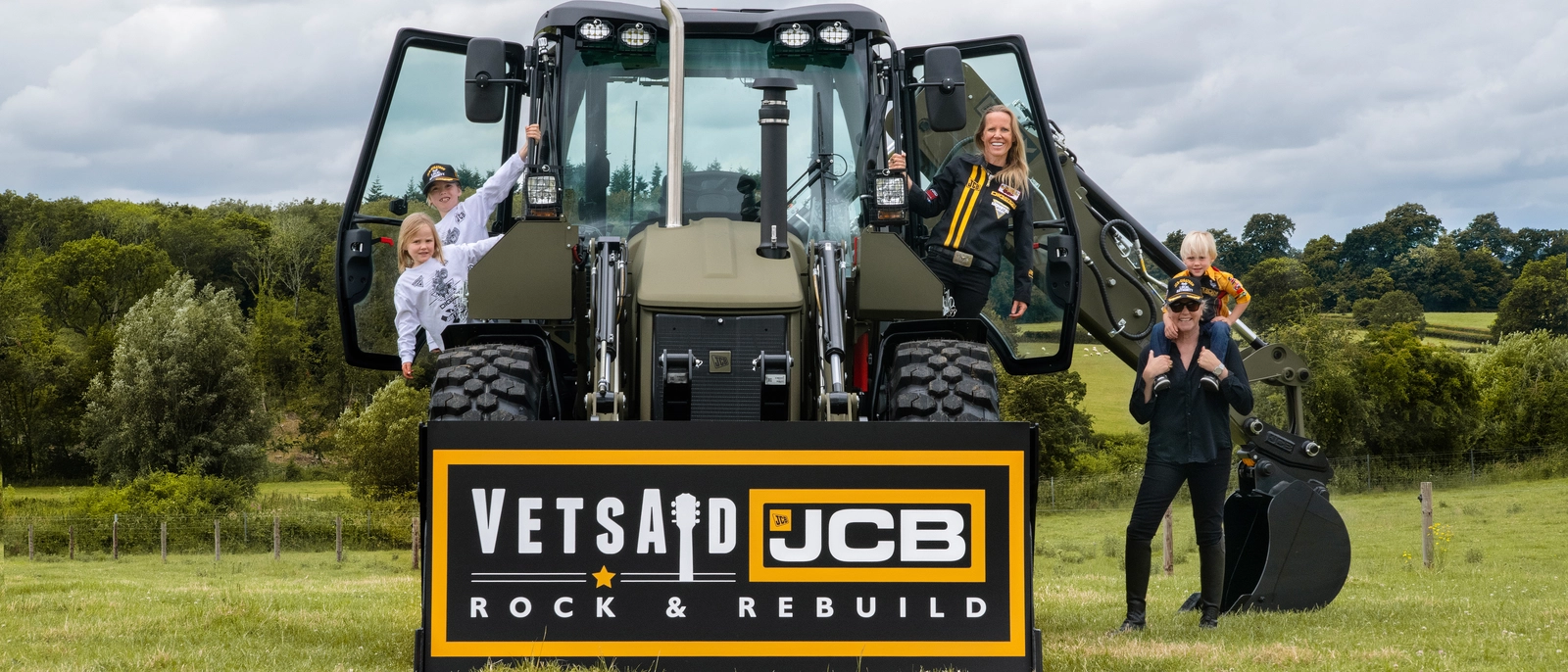 VetsAid Alice, Ann, and family 4CX Photo