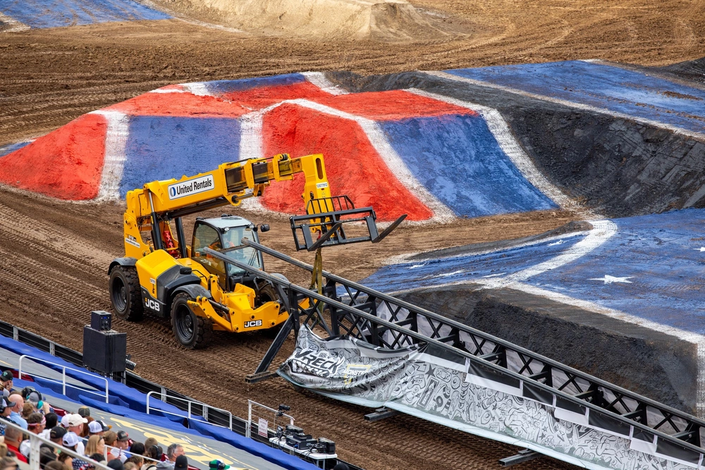 en-us-Telehandler-Monster Jam-Photo