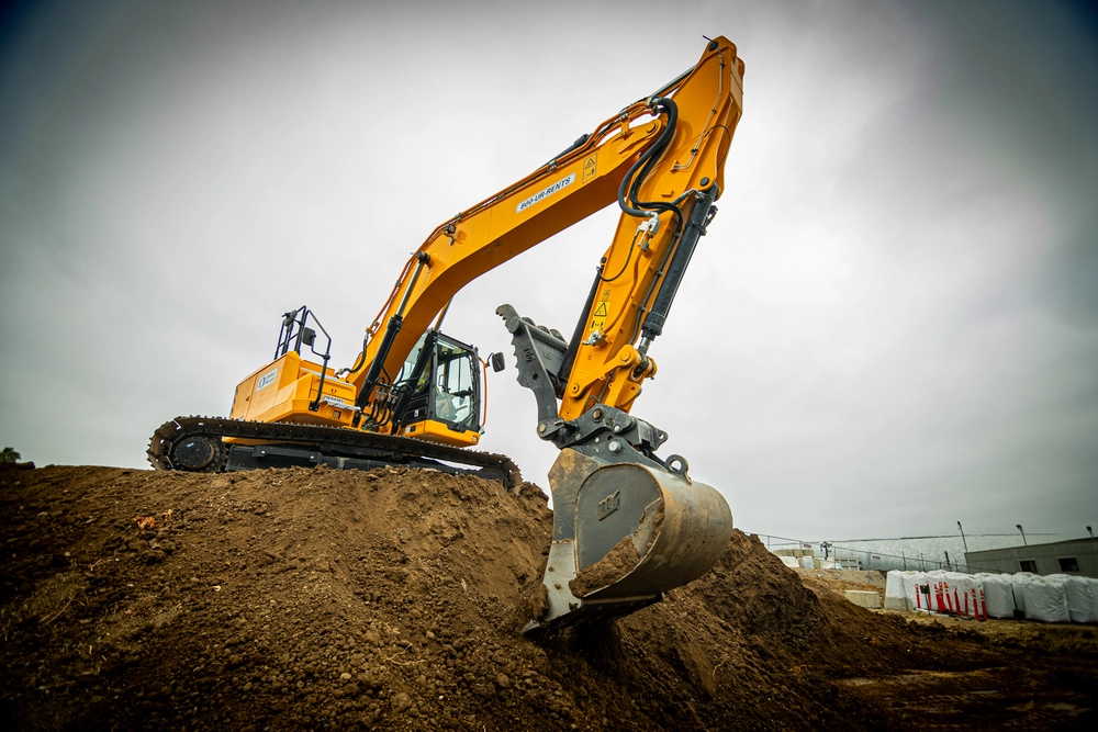 en-us-Mini Excavator-Monster Jam-Photo