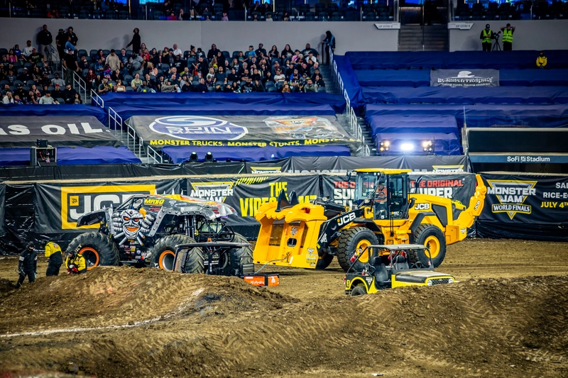 en-us-Dirt Squad-Monster Jam-Photo