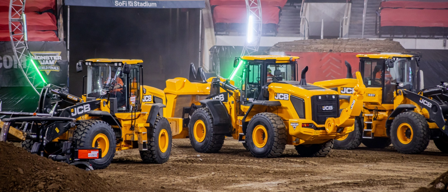 en-us-Wheel Loader- Dirt Squad-Monster Jam-Photo