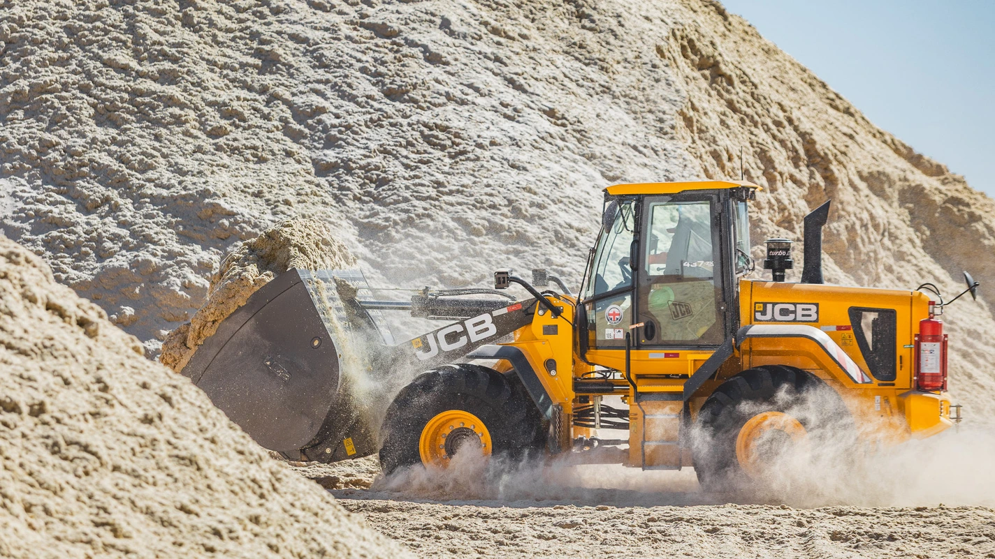 437ZX Agri - Wheel Loading Shovel - Tier 3 - Application