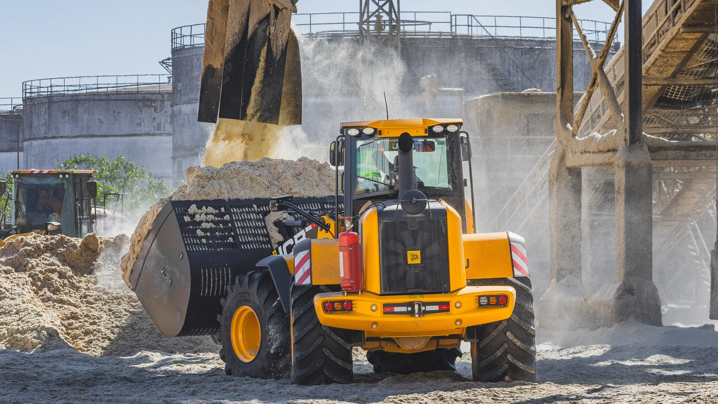 437ZX Agri - Wheel Loading Shovel - Tier 3 - Application