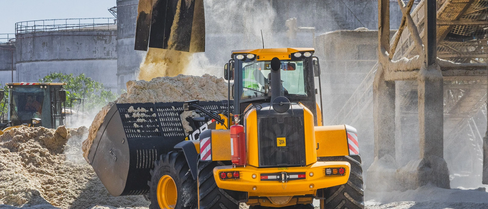 437ZX Agri - Wheel Loading Shovel - Tier 3 - Application